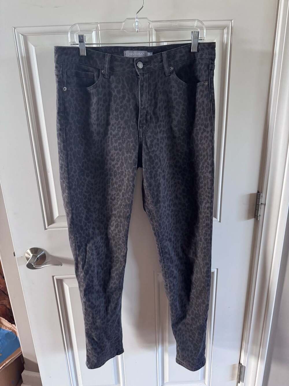 Just USA Women's Charcoal Grey Animal Leopard Print Skinny Jeans Size 30/10